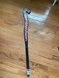 Gryphon sentinel field hockey goalie stick (black and red)