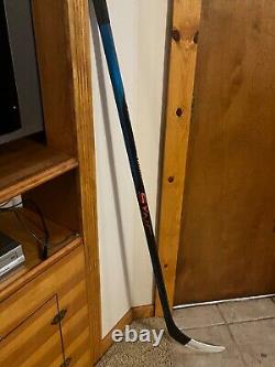 Senior hockey stick right hand (bauer nexus sync, 75 flex, p92 curve)